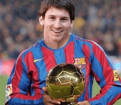 足球员场均1球1助和篮球员场均10+10+10，谁更厉害？