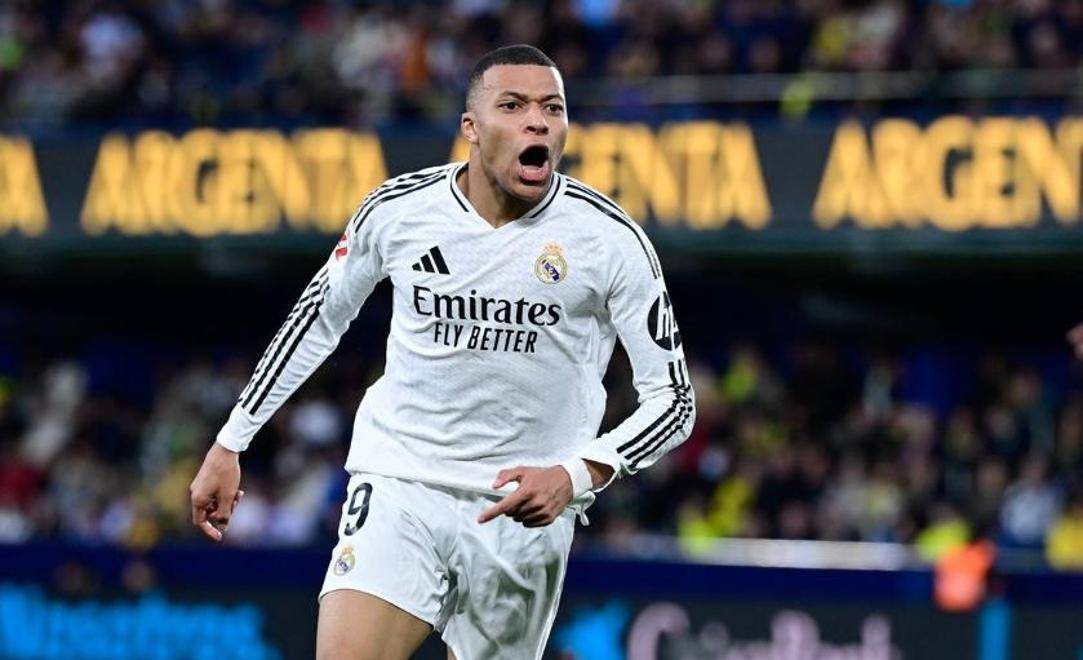 法甲巅峰对决！姆巴佩双响，巴萨防线土崩瓦解