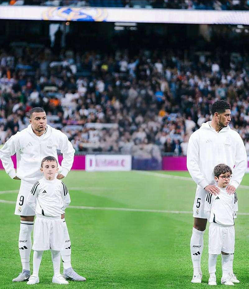 姆巴佩接过10号球衣，迈向新征程