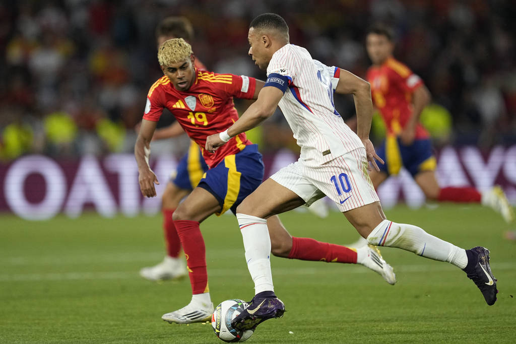 魔怔！亚马尔1年之内6杀姆巴佩从南天门砍到蓬莱东路